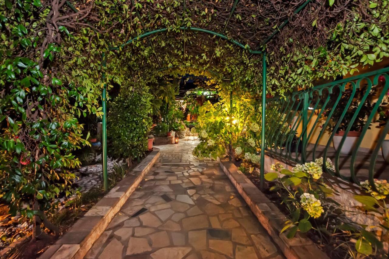Apartments And Rooms Villa Dea Adults Only Ровинь Экстерьер фото