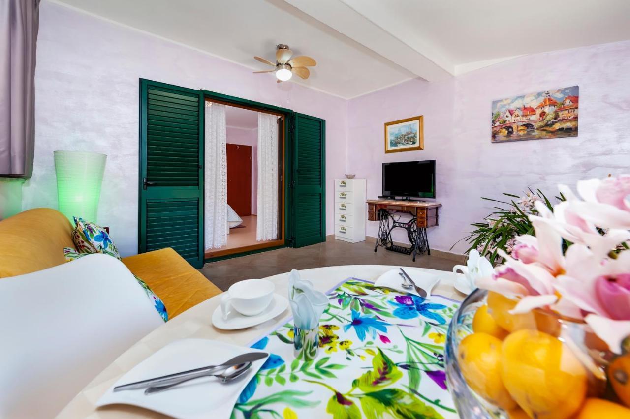 Apartments And Rooms Villa Dea Adults Only Ровинь Экстерьер фото