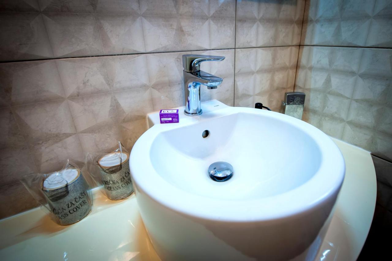 Apartments And Rooms Villa Dea Adults Only Ровинь Экстерьер фото