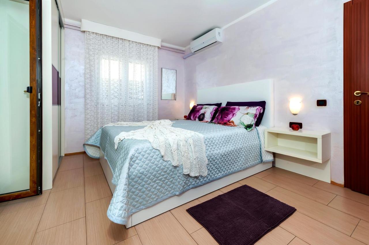 Apartments And Rooms Villa Dea Adults Only Ровинь Экстерьер фото