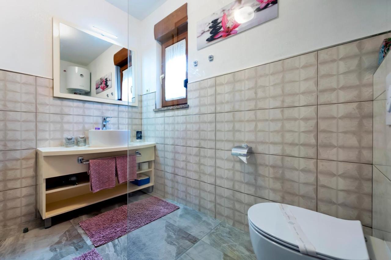 Apartments And Rooms Villa Dea Adults Only Ровинь Экстерьер фото
