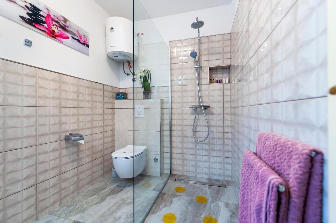 Apartments And Rooms Villa Dea Adults Only Ровинь Экстерьер фото