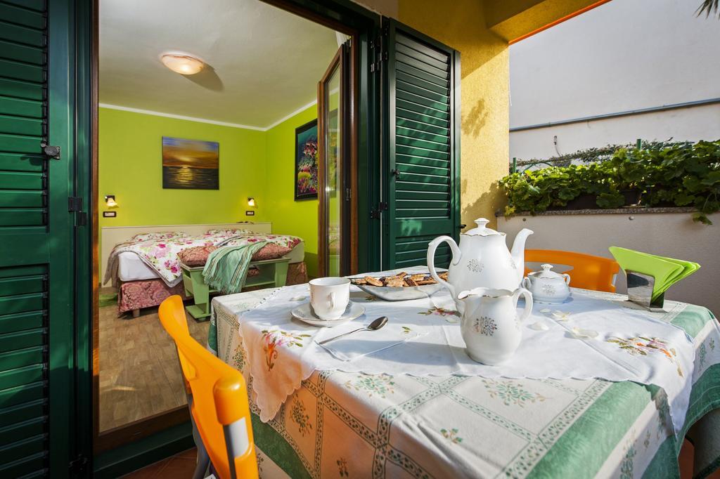 Apartments And Rooms Villa Dea Adults Only Ровинь Экстерьер фото