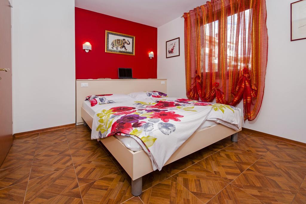 Apartments And Rooms Villa Dea Adults Only Ровинь Экстерьер фото